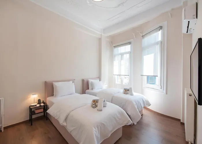 Fandango By Halu!, Gorgeous Neoclassical Next To Metro Station 아파트