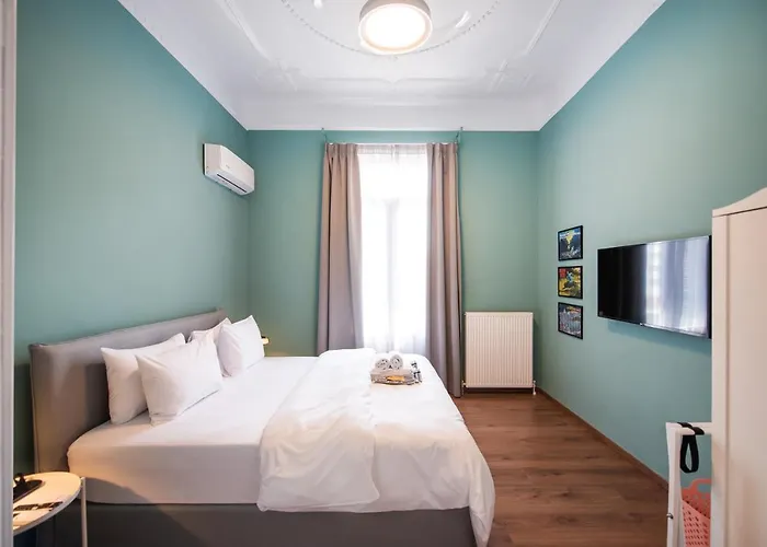 Fandango By Halu!, Gorgeous Neoclassical Next To Metro Station * 테살로니키