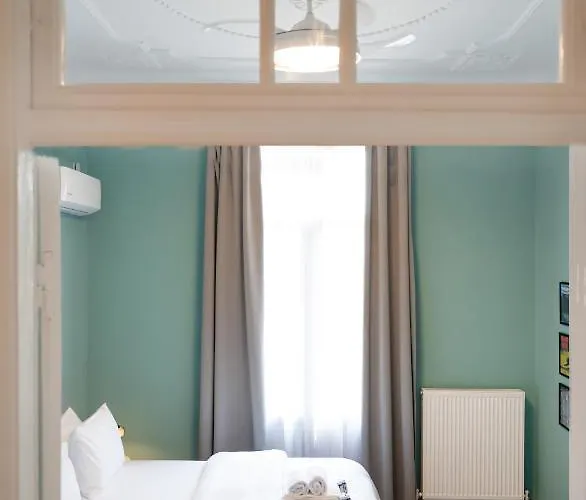 Fandango By Halu!, Gorgeous Neoclassical Next To Metro Station * 테살로니키