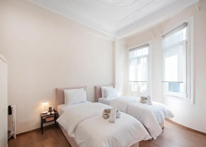 Fandango By Halu!, Gorgeous Neoclassical Next To Metro Station *