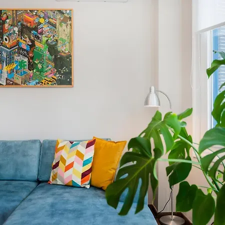 Fandango By Halu!, Gorgeous Neoclassical Next To Metro Station Apartament *