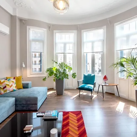 Fandango By Halu!, Gorgeous Neoclassical Next To Metro Station سالونيك