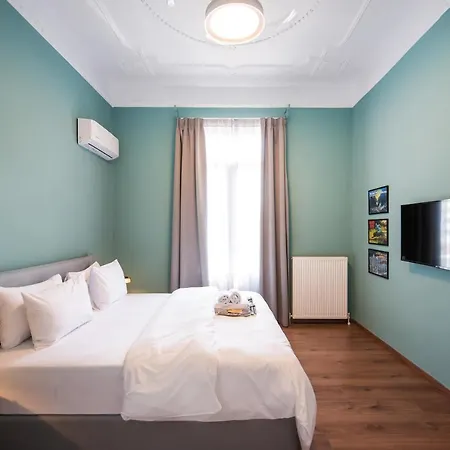 Fandango By Halu!, Gorgeous Neoclassical Next To Metro Station * Thessaloníki