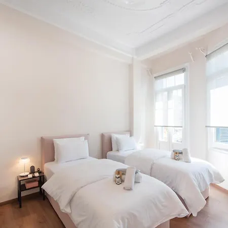 Fandango By Halu!, Gorgeous Neoclassical Next To Metro Station *