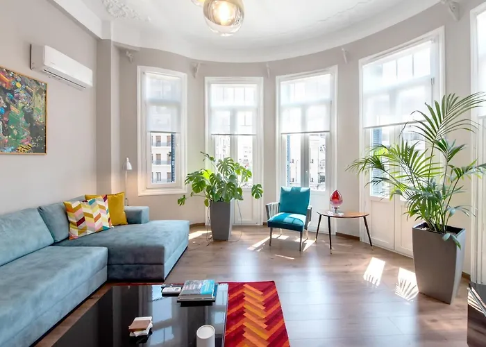 Fandango By Halu!, Gorgeous Neoclassical Next To Metro Station Thessaloníki
