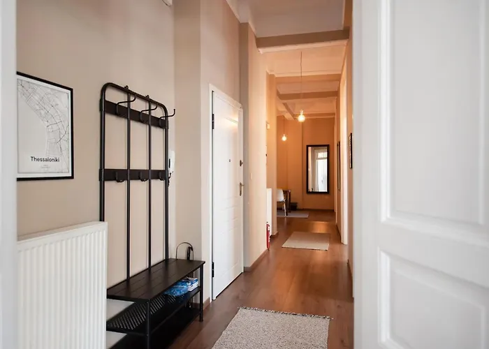 Fandango By Halu!, Gorgeous Neoclassical Next To Metro Station Lejlighed Thessaloníki